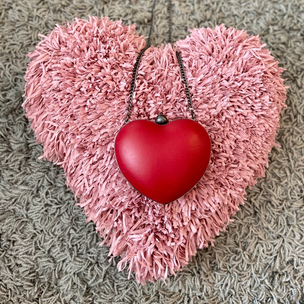 van’s heart purse !